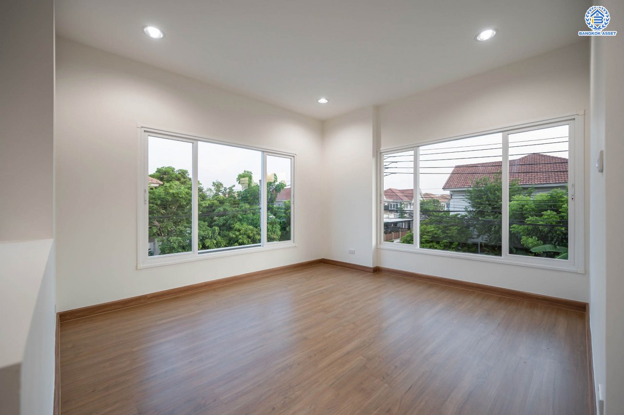 บ้านมือสองตกแต่งใหม่ โครงการ เพอร์เฟคเพลส ราชพฤกษ์ หลังมุม! รองรับทุกการใช้งาน บนเนื้อที่กว้างถึง 61.8 ตร.ว. พื้นที่ใช้สอย 198 ตร.ม. พร้อมฟังก์ชัน 3 ห้องนอน 3 ห้องน้ำ จอดรถได้ 2 คัน บ้านคุณภาพดี บนทำเลติดถนนราชพฤกษ์ เชื่อมต่อถนนรัตนาธิเบศร์ ใกล้รถไฟฟ้าสายสีม่วง “สถานีบางรักน้อยท่าอิฐ” จุดขึ้นทางด่วน "กาญจนาภิเษก" และเซ็นทรัลรัตนาธิเบศร์